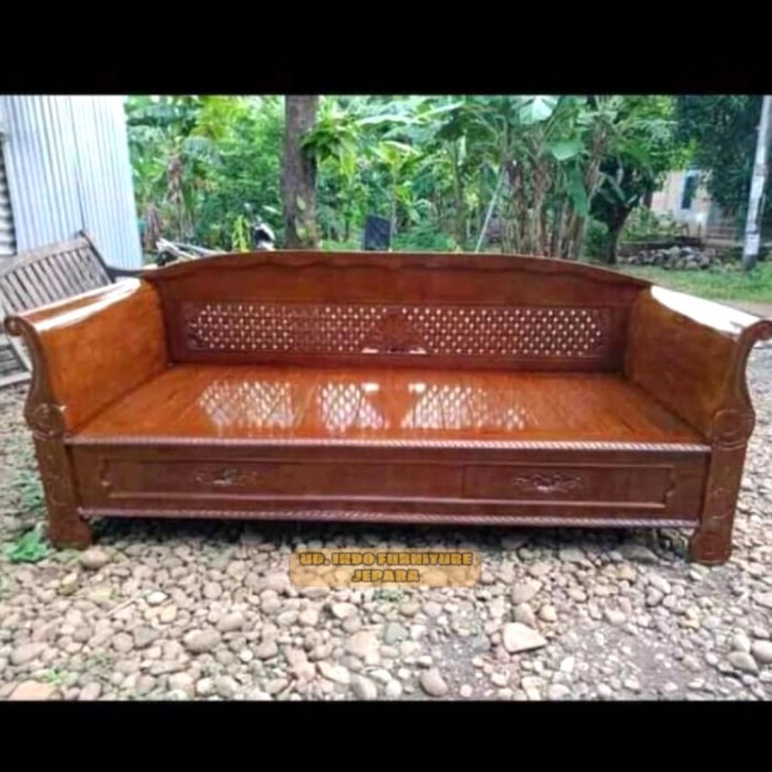 Daybed kursi tamu bangku bale bale panjang kayu jati ukir Jepara
