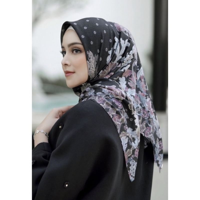 Buttonscarves Royale Black