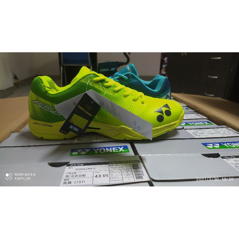SEPATU BADMINTON YONEX AERUS Z
