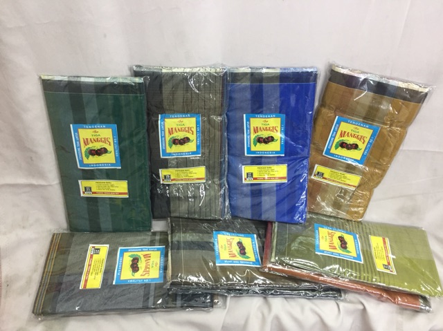 Sarung tenun gajah manggis