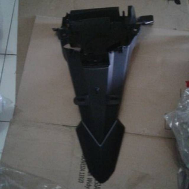 spakbor belakang X ride 115 ori ygp