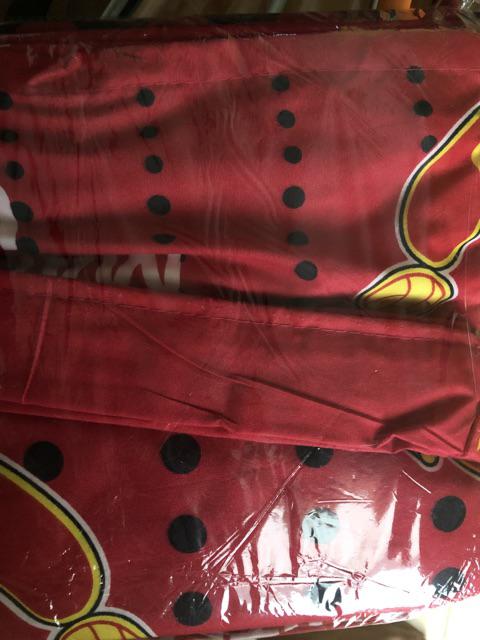 Gorden Tirai Motif Club Bola Mu Barca Juve Hitam Merah/ Ukuran Panjang 210 Cm Lebar 140 Cm. Smokring