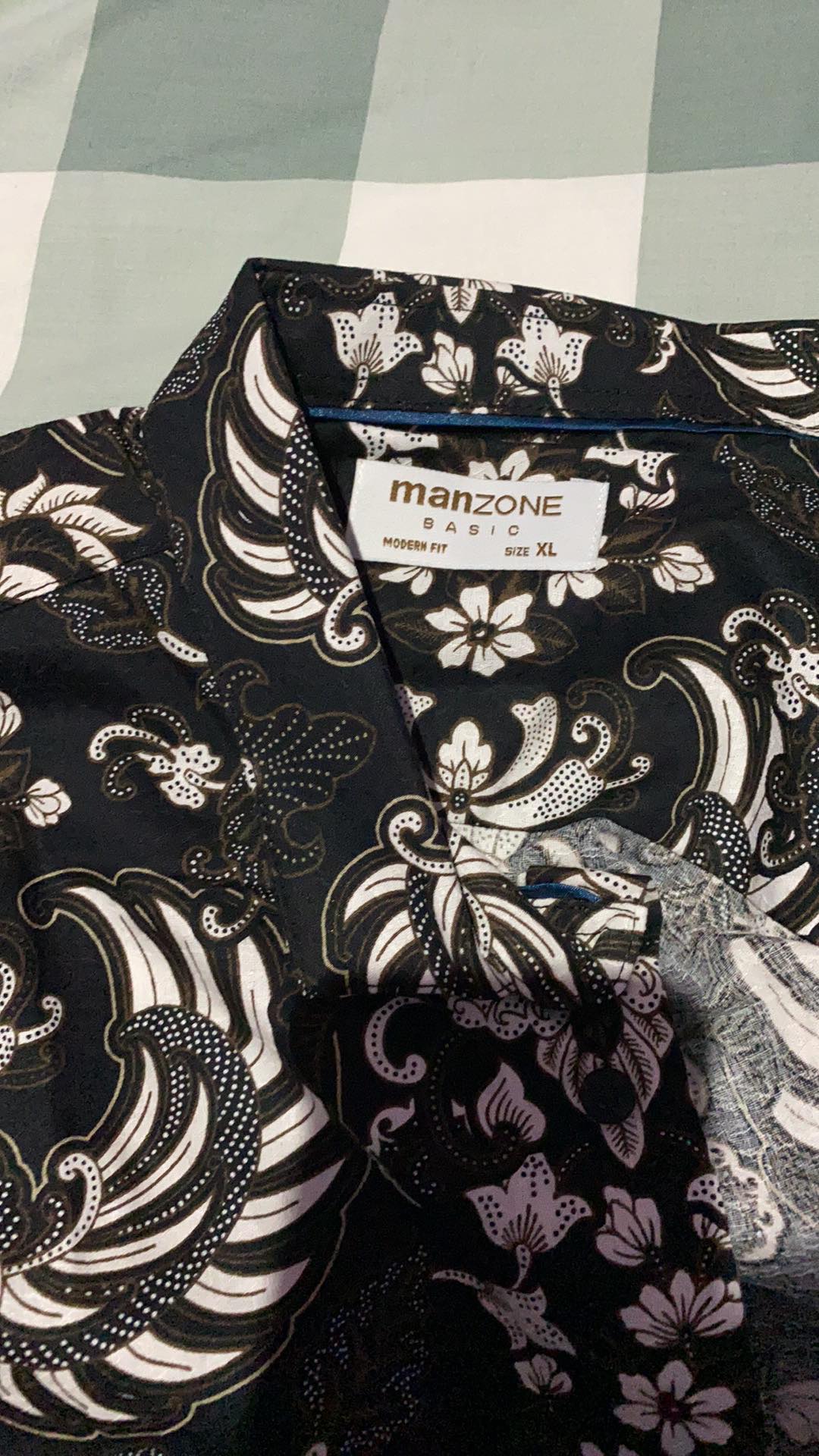Manzone Kemeja Batik Pria Lengan Panjang Modern Fit Adiwangsa 2-bestbuy-black