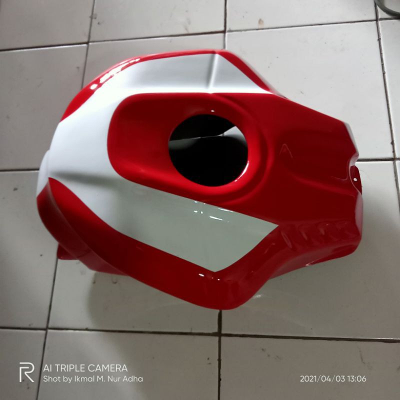 Cover tangki R15v2 model r1m merah lis putih