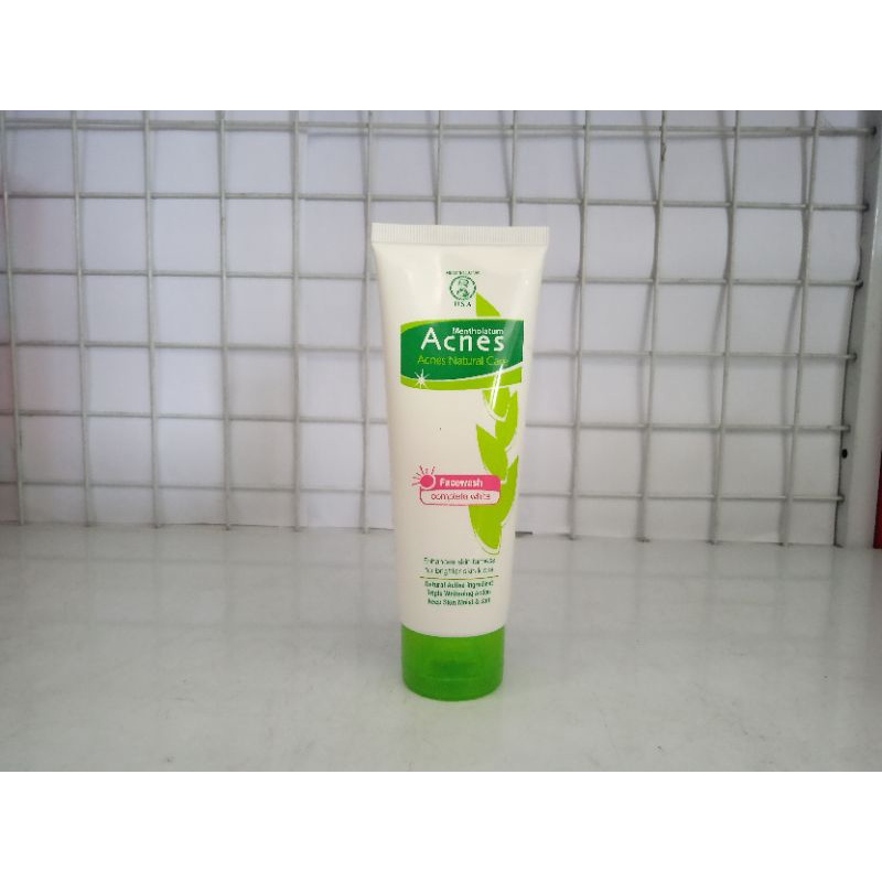 ACNES FACEWASH COMPLETE WHITE