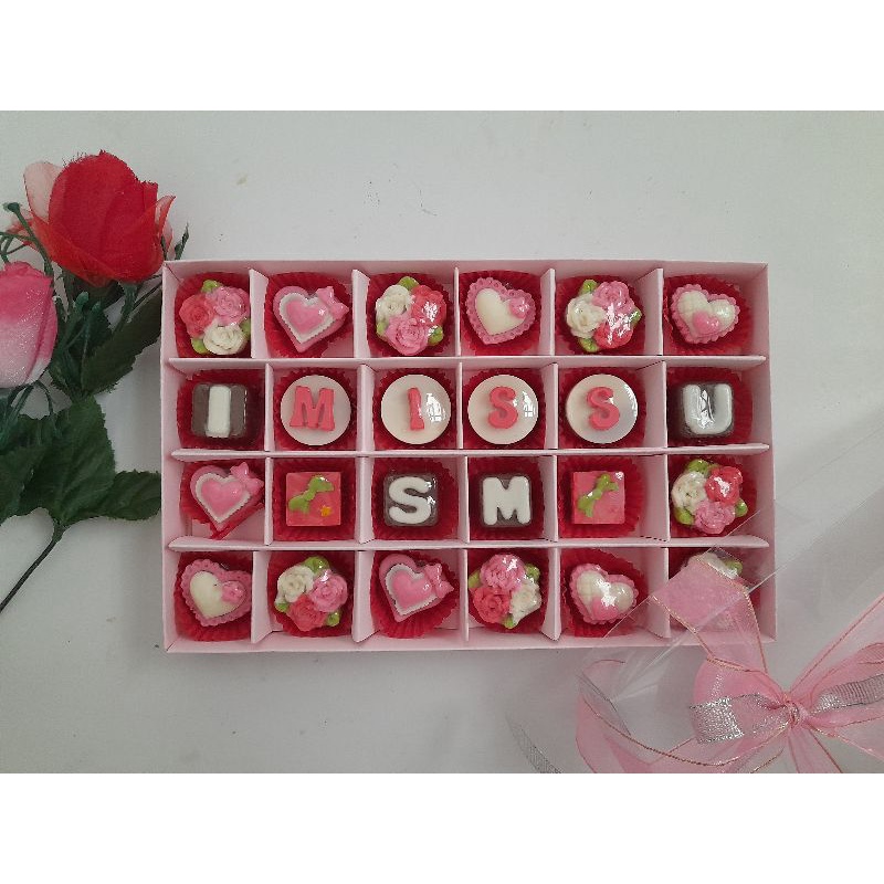 

Kado ulang tahun anniv valentine coklat isi 24 bisa costum nama