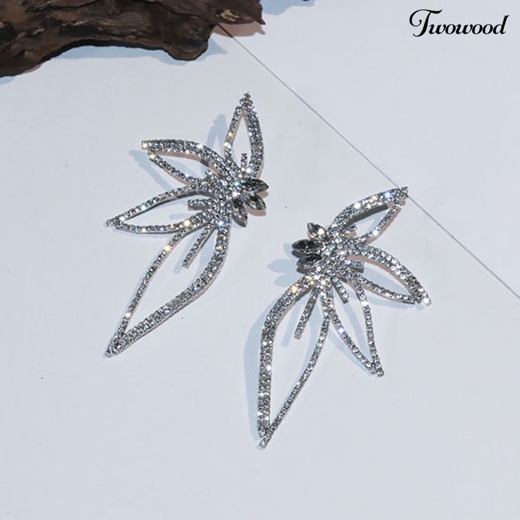 1 Pasang Anting Stud Desain Bunga Aksen Berlian Imitasi Gaya Eropa Amerika Untuk Aksesoris Pernikahan