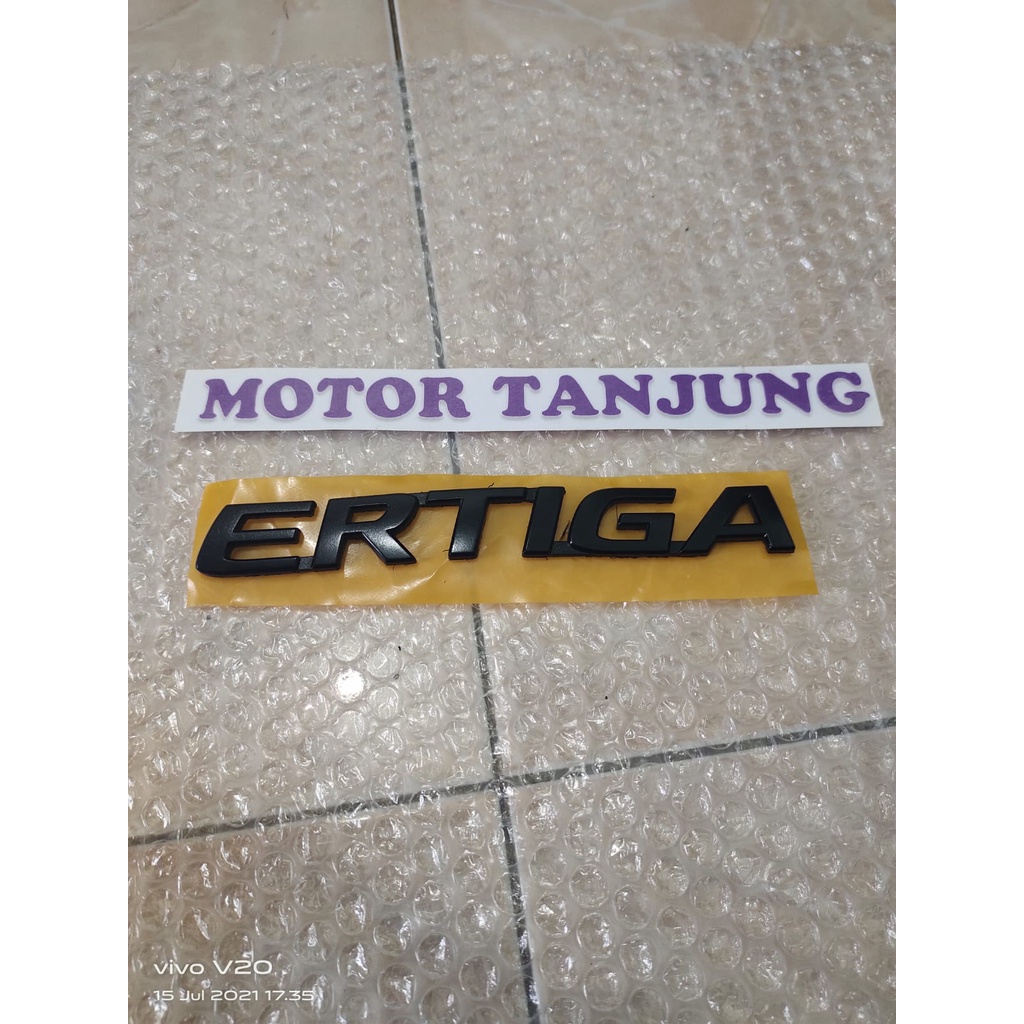 emblem tulisan ertiga warna hitam doff/ hitam glossy