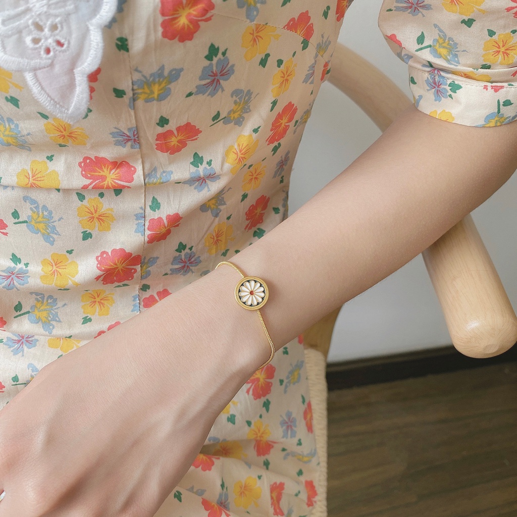 Gelang Tali Serut Adjustable Aksen Bunga Daisy Gaya Vintage Untuk Wanita
