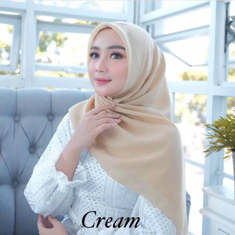 Bella Square/Jilbab Segi Empat Bella Square Pollycotton Warna Cream / Hijab/ Kerudung segiempat