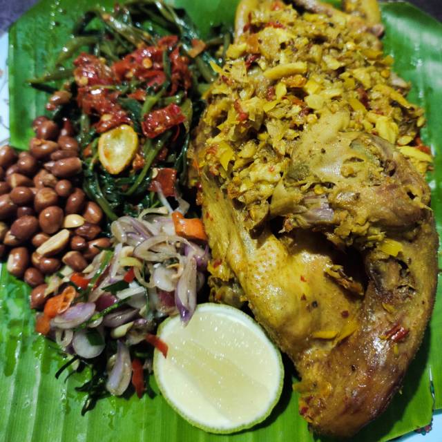 

Ayam betutu khas bali