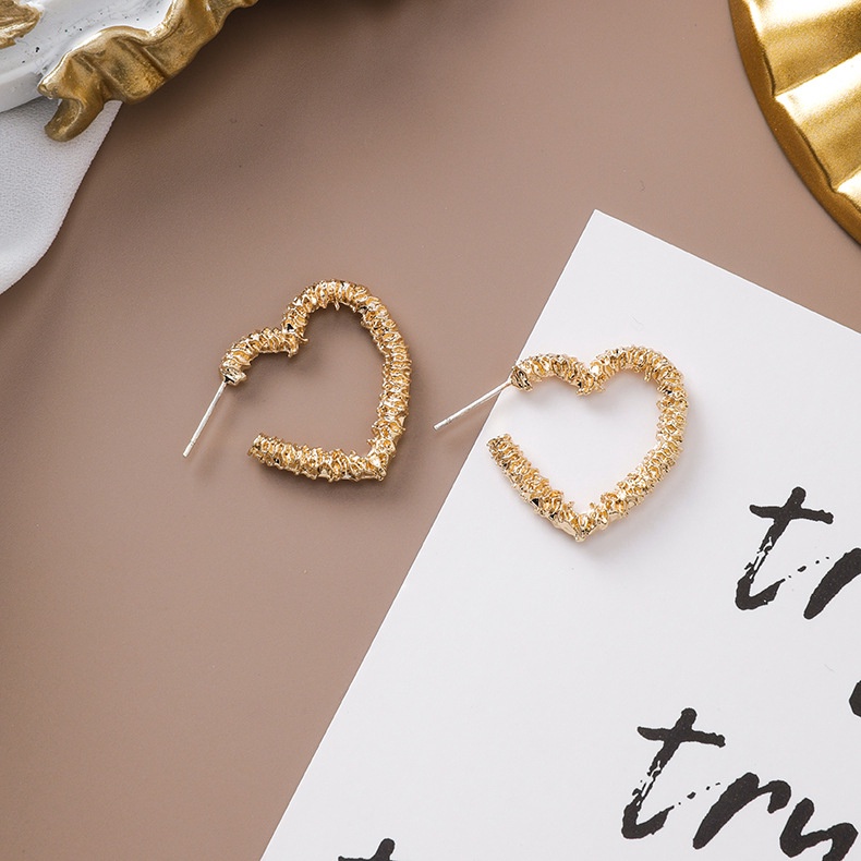 Anting Stud Bentuk Hati Warna Emas Bahan 925 Silver Gaya Retro Korea