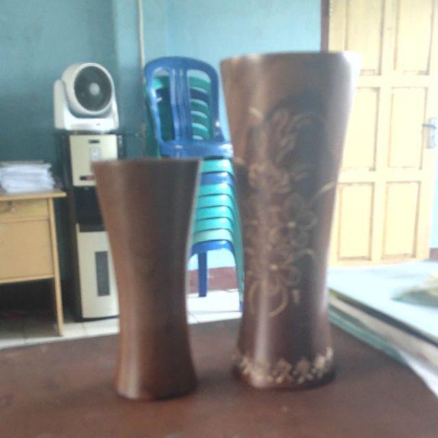 Vas Bunga Kayu Jati Ukir Tempel Bunga. Dimensi 8 X 20 Cm.l