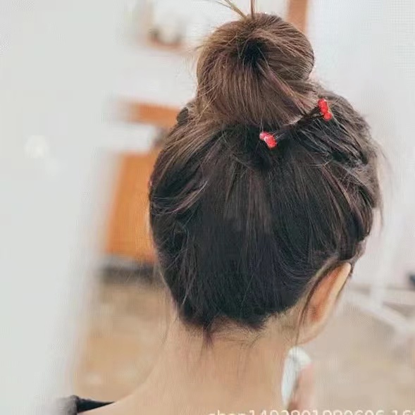 Ikat Rambut Karet Hitam Wanita Polos Aksen Bola Merah - Ikat Rambut Simple Import