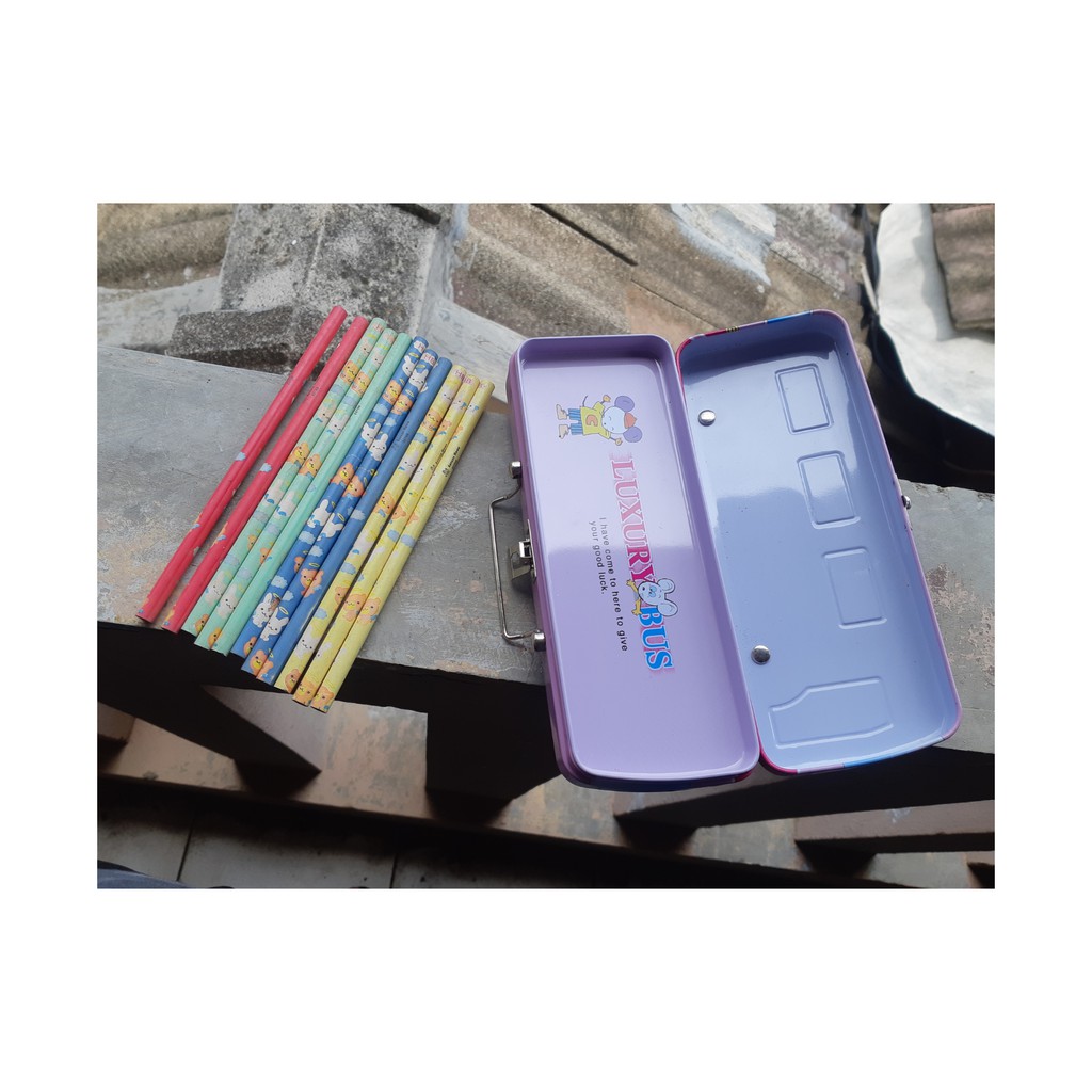 

TEMPAT PENSIL PINK BESI DAN PENSIL 11 PCS BONUS TEMPAT PENSIL BIRU