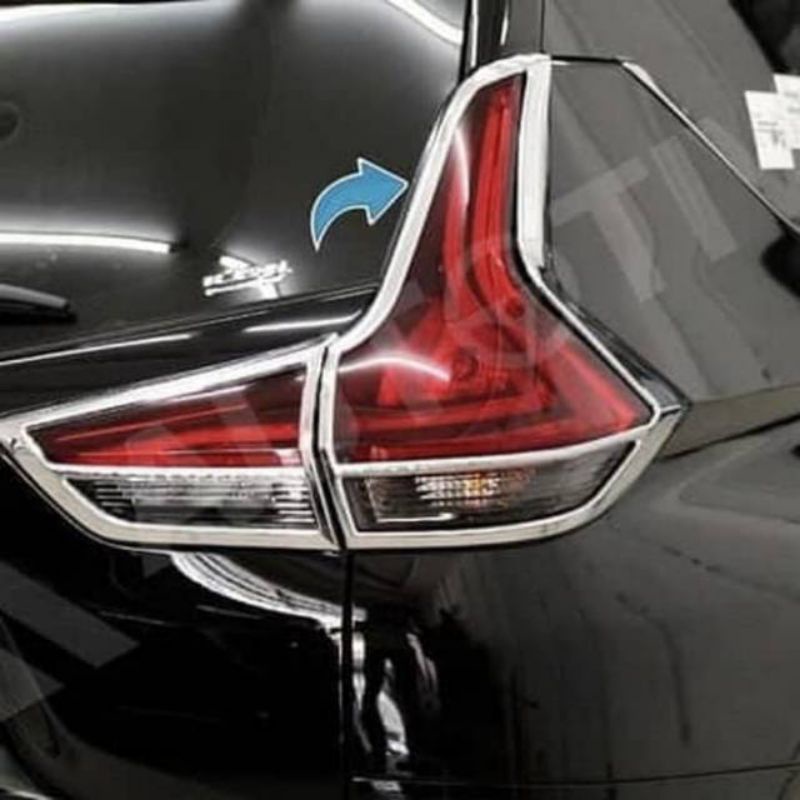 Garnish list lampu belakang mobil xpander cross chrome