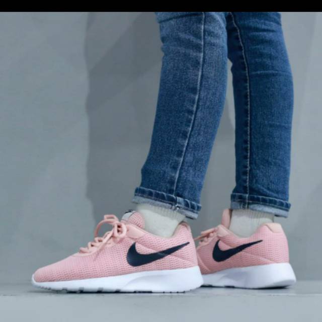 SEPATU SNEAKERS WANITA / CEWEK / CASUAL NIKE TANJUN “SILT PINK/MIDNIGHT NAVY”