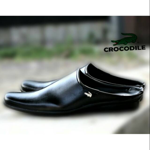 Sendal slop bustong Crocodile kulit sepatu santai kerja dan liburan pria