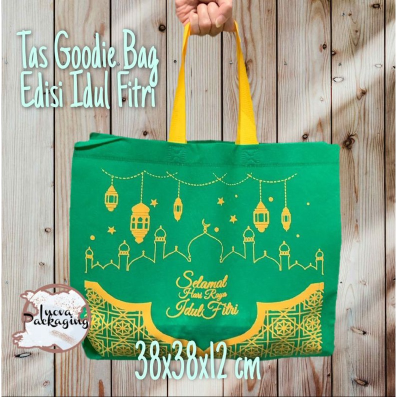 

Tas Goodie Bag 38x38x12 cm / Tas Spundbound Hampers Lebaran Termurah
