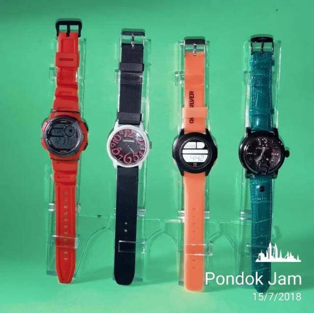 DISPLAY / STAND JAM TANGAN AKRILIK UNTUK JAM TANGAN TALI KULIT