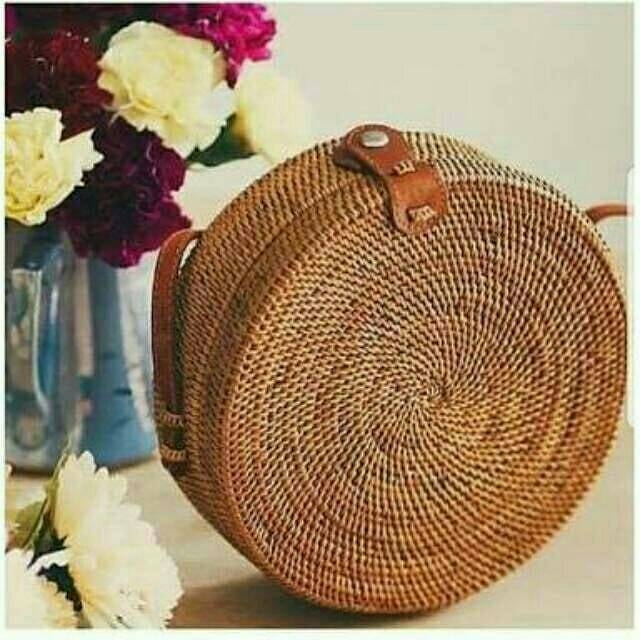 

Tas Rotan Ate Ata Coklat Polos Bulat Bali Lukis Deco Warna