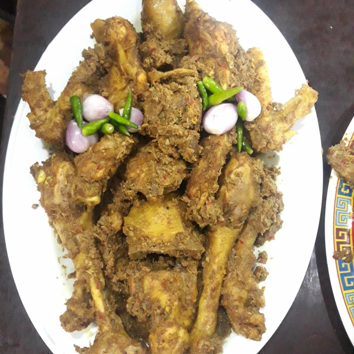 

Ayam Nabinatur / Dayok Nabinatur / Napinadar / Ayam susun Khas Batak