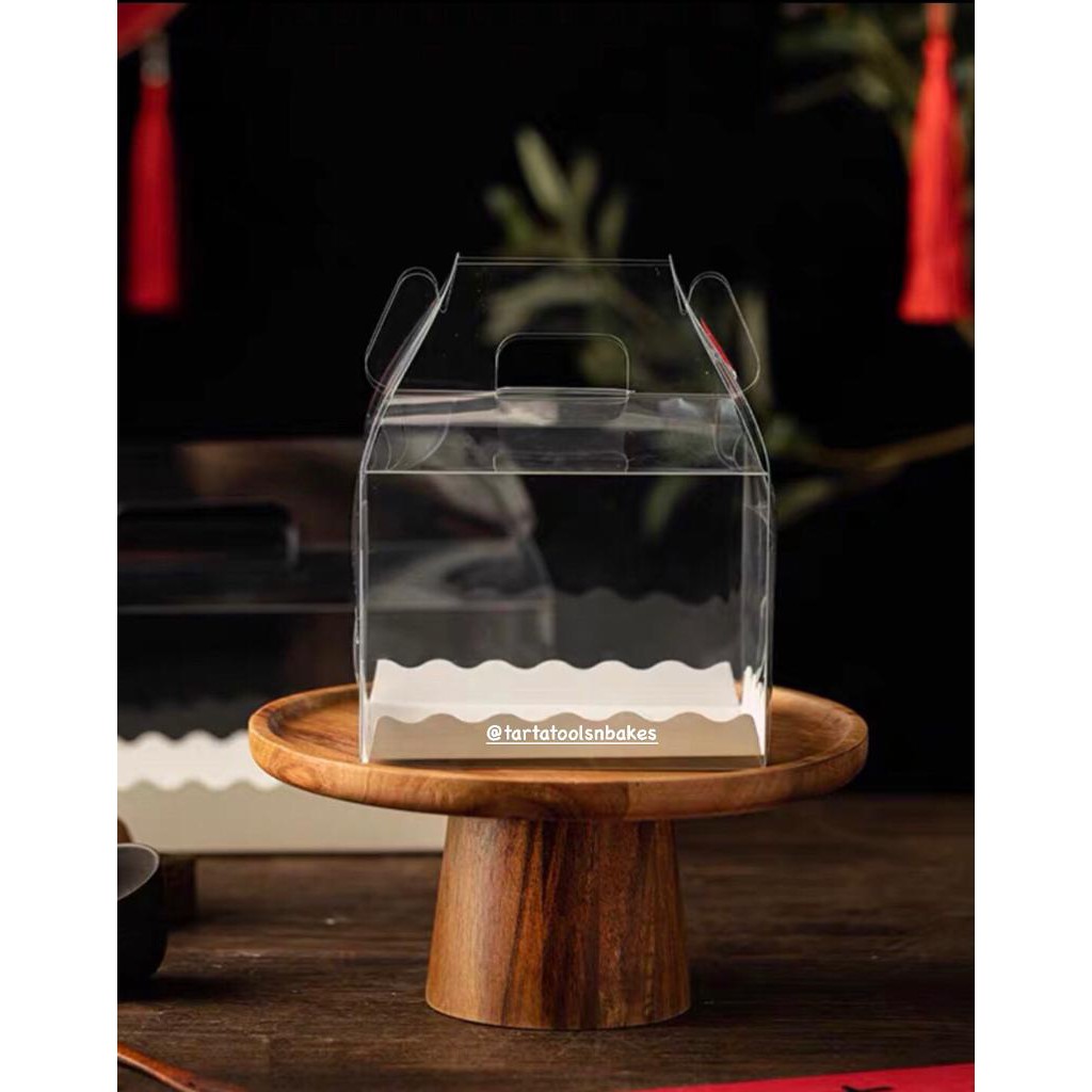 

Kotak Mika Kue Roll Cake Bolu Gulung | Gagang | Tenteng | 15x15x12CM