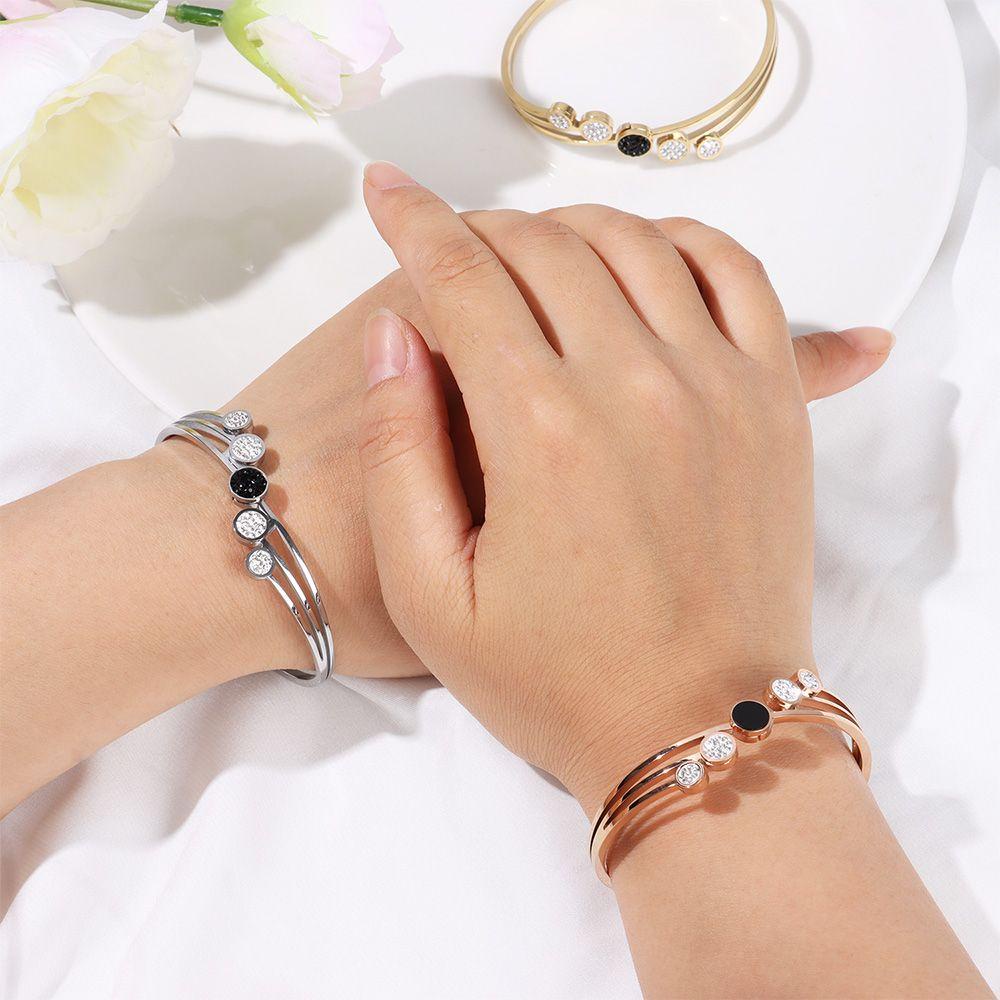 R-bunga Baja Titanium Zirkon Oval Bangle Aksesoris Perhiasan Wanita Perempuan Unik Memutar Gelang