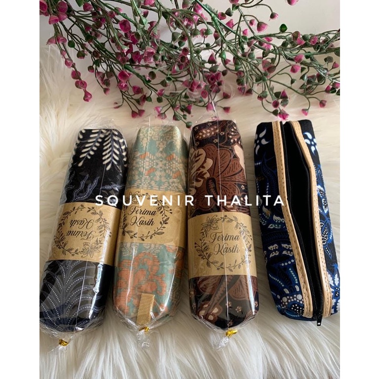 

rtc Souvenir Pernikahan 50 Pcs Tempat Pensil Atau Pulpen Motif Batik Kemas Plastik