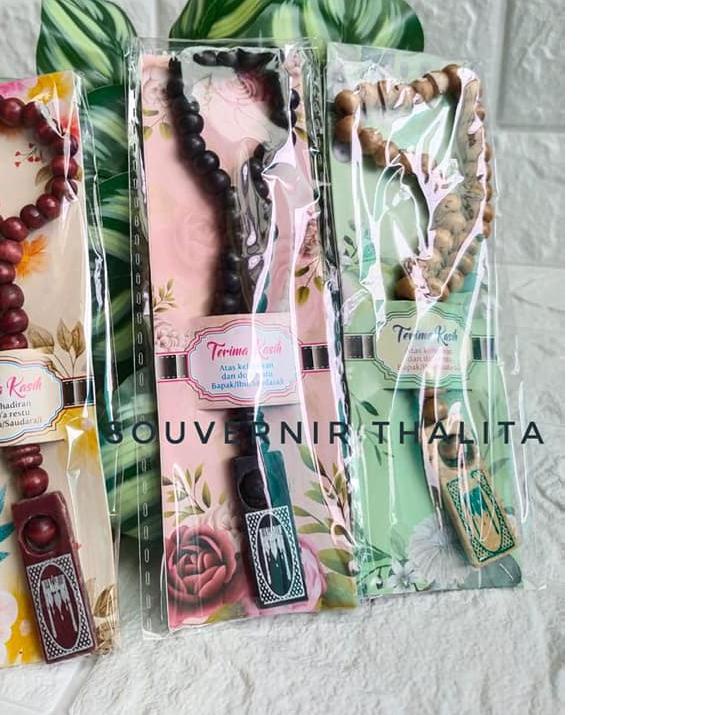 ☝ 50PCS Souvenir Tasbih Kayu Plat 33 Butir Kemasan Alas kertas Kado Motif Hadiah Pernikahan ➸