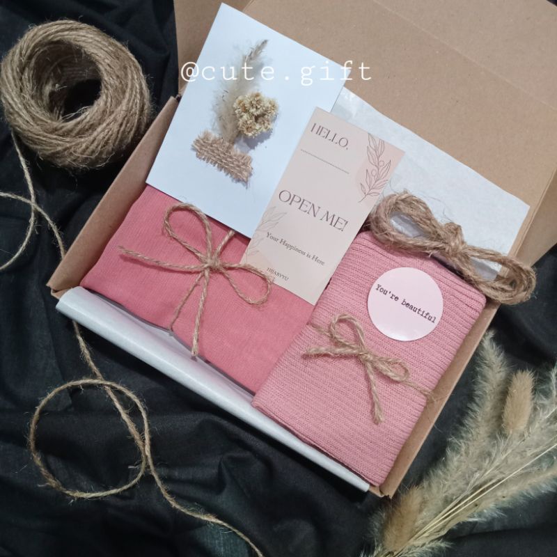 

Hampers Hijab Premium | Gift Box | Kado Hijab (Birthday, graduation,dll)