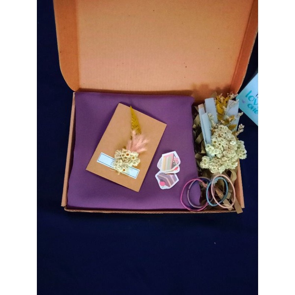 

Hampers gift box ( Jilbab syar'i )