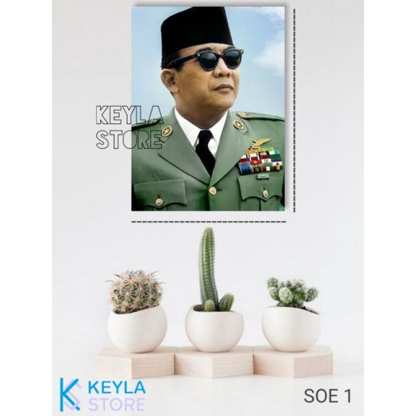 POSTER KAYU PAPAN MDF HIASAN DINDING FOTO SOEKARNO PRESIDEN RI PERTAMA PAJANGAN RUANGAN/PAJANGAN KAM