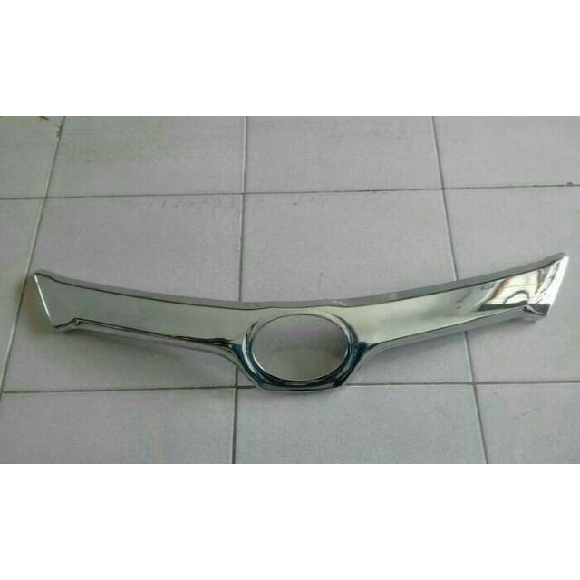 List Grill Depan Moulding Hood Calya Chrome