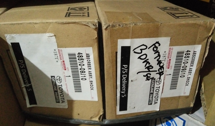 Shock Absorber / Shock Breaker Depan Fortuner Hilux 2005-2014 Original