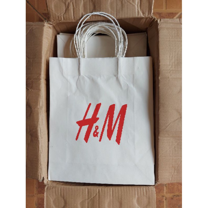 

Paper Bag Tas H&M Tambahan Untuk Pembelian Kaos