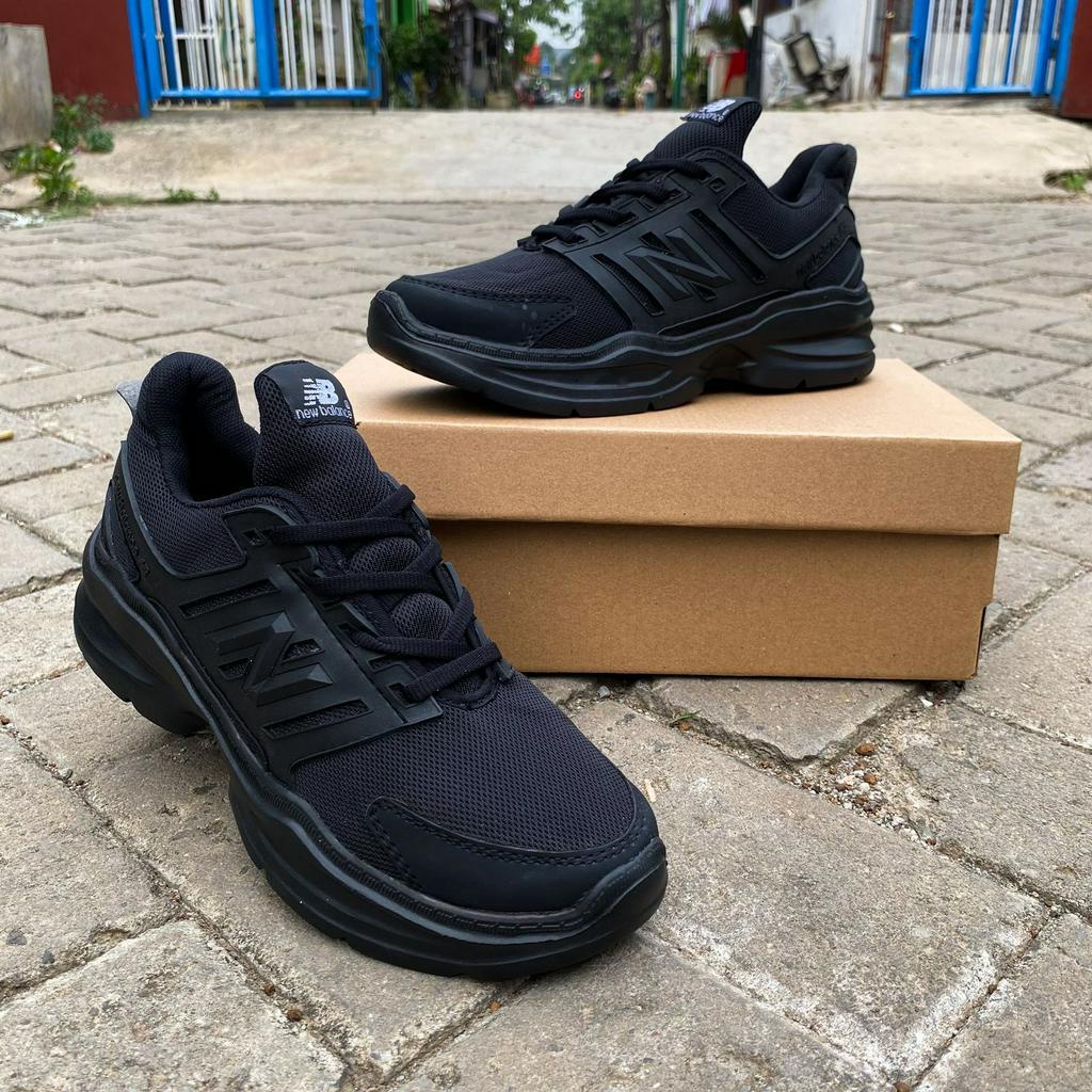 SEPATU HITAM POLOS SEPATU RUNNING SNEAKERS PRIA SEPATU OLAHRAGA  UKURAN 44