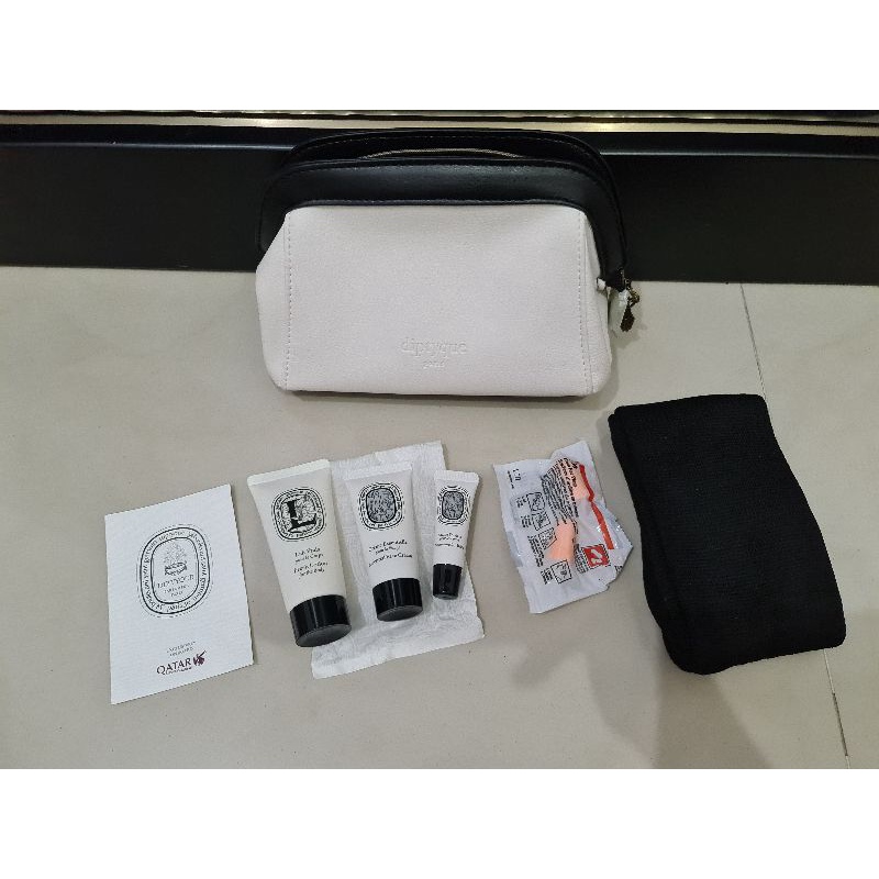 Amenity kit Diptyque Limited Edition by Qatar Airways colour White Black