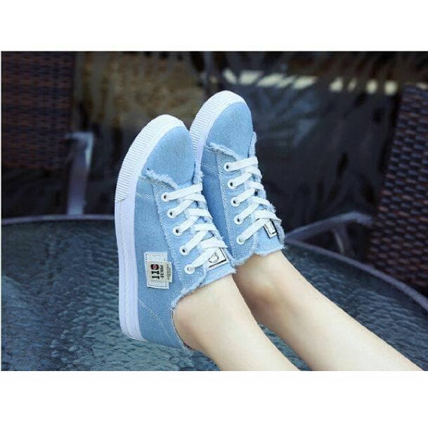 SEPATU WANITA KETS DENIM BIRU MUDA