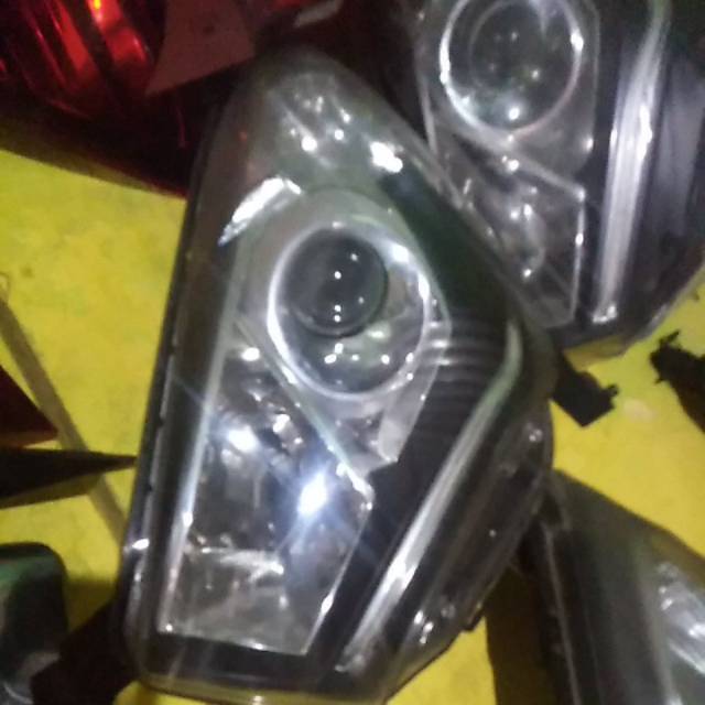 Lampu depan sirion 2016