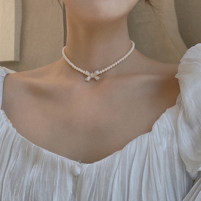 Fashion Elegant Pearl Bow Necklace for Women  Light Retro Luxurious French Accessories