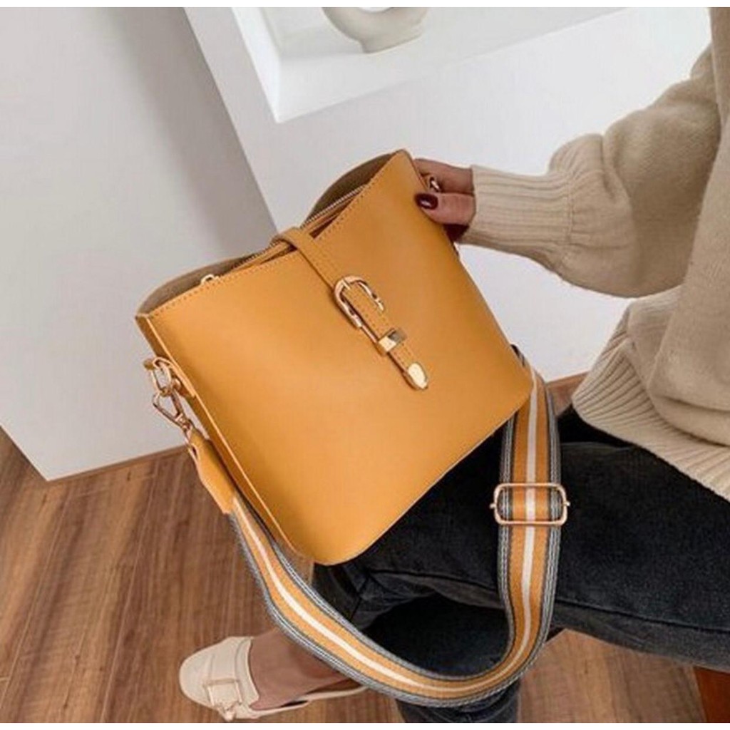 TAS WANITA SLEMPANG 3 RUANG