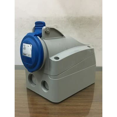 Surface Mounting Socket Legrand 3P 32A - 555254
