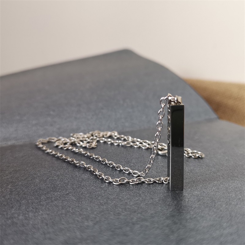 Kalung Liontin Bentuk Persegi Panjang Bahan Stainless Steel Gaya Klasik Untuk Pria Dan Wanita