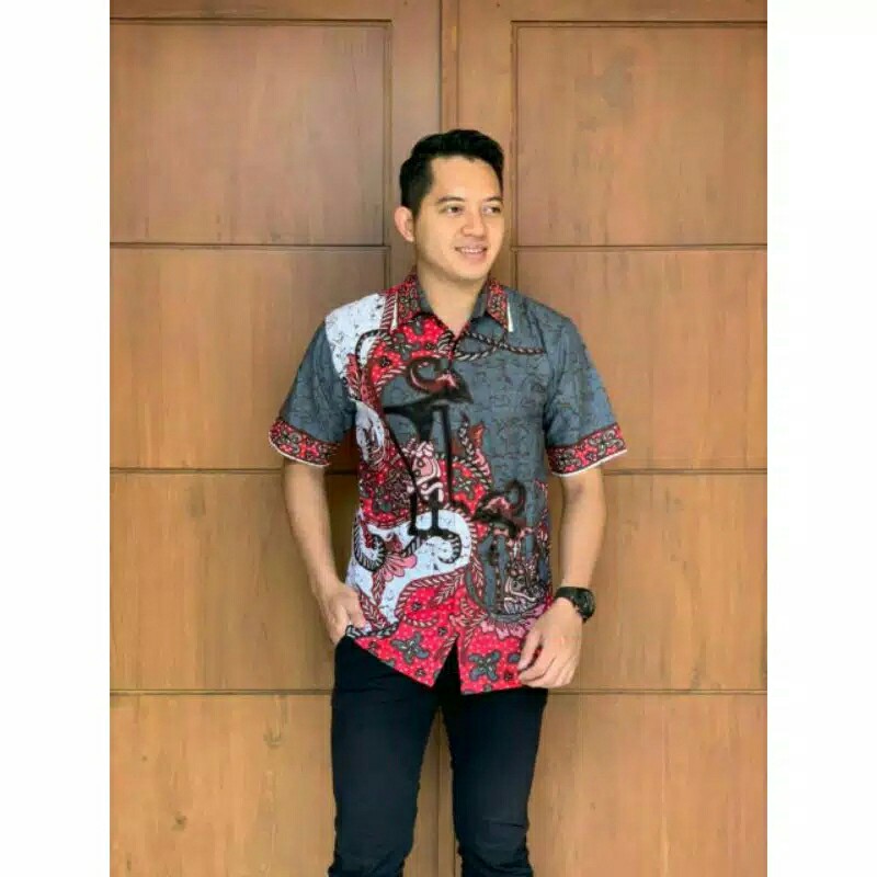 Kemeja Batik Bahu Pendek Motif Wayang Semar Mesem