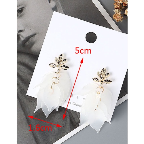 LRC Anting Tusuk Fashion White Resin Grass Petal Alloy Stud Earrings Y63767