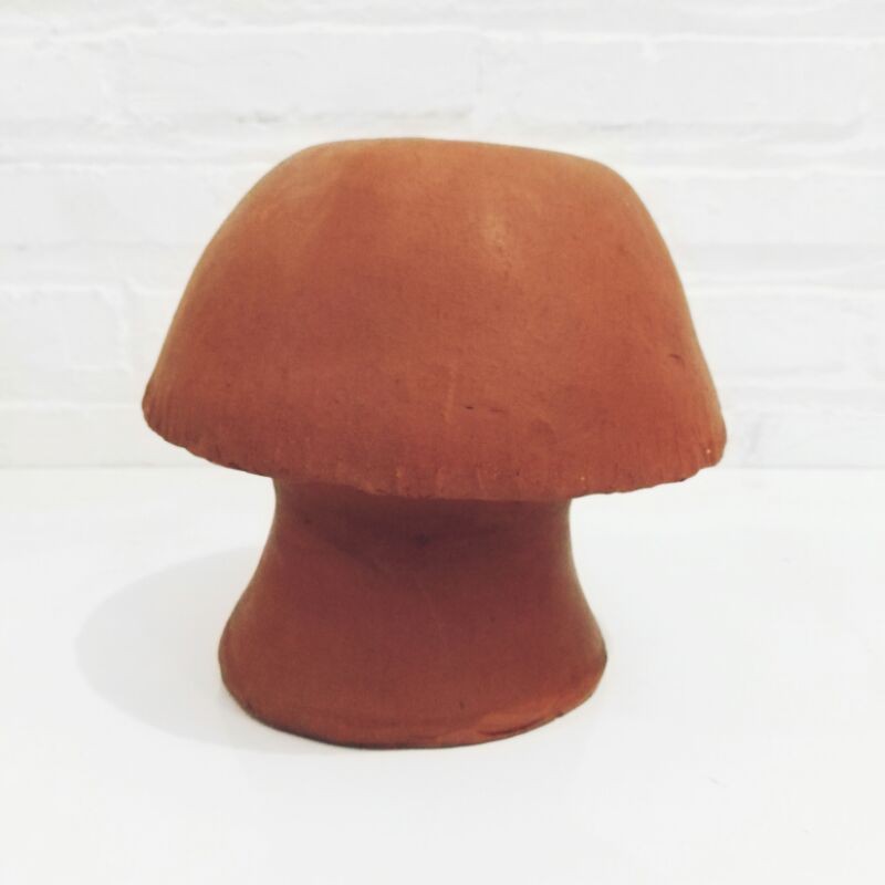 Pot Gerabah bentuk jamur polos tinggi 18cm