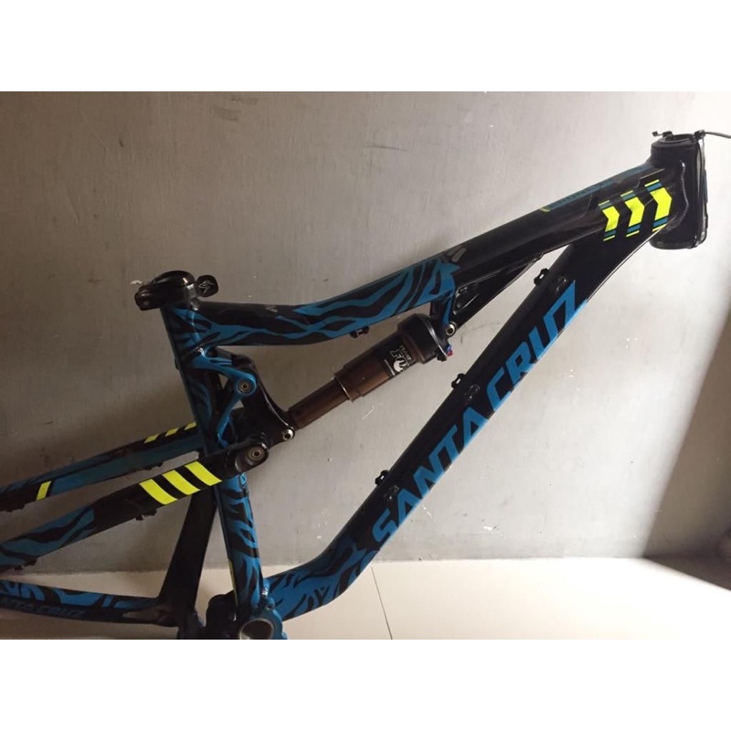 preloved rangka sepada gunung downhill santa cruz seperti baru