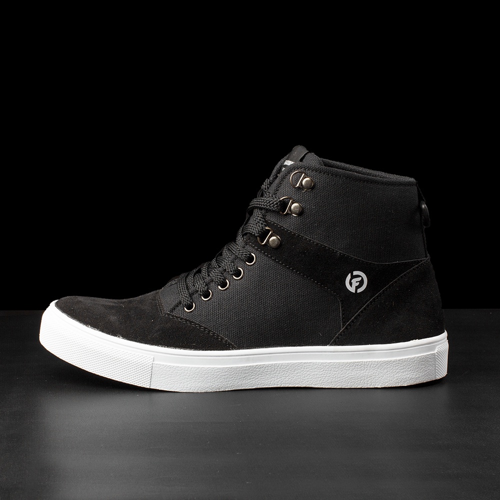 BERNARD BLACK |ManNeedMe x FLAZHBACK| Sepatu Boots Pria Casual Shoes ORI PREMIUM SOL DIJAHIT