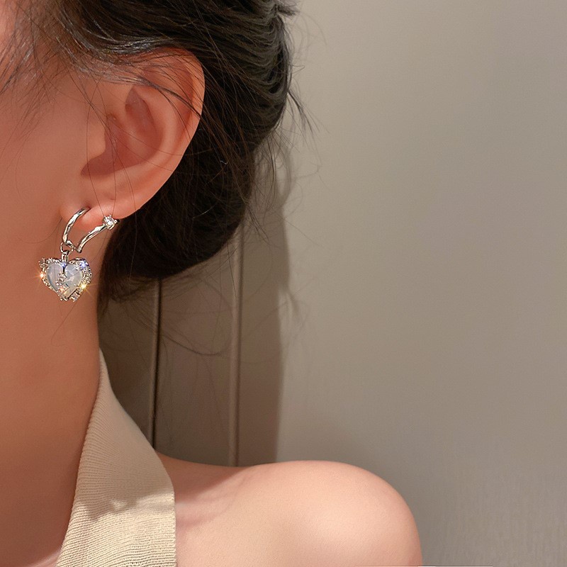 Anting Berlian Imitasi Bentuk Hati Gaya Korea